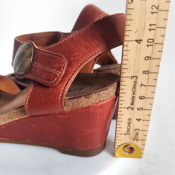 Taos Sandals Size 8.5 - 9 /40 Carousel 3 Brown Leather 3" Wedge Open Toe Comfort - Picture 10 of 10